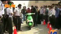 Girls getting training to ride scooties in Lahore - Funny Tezabi Totay