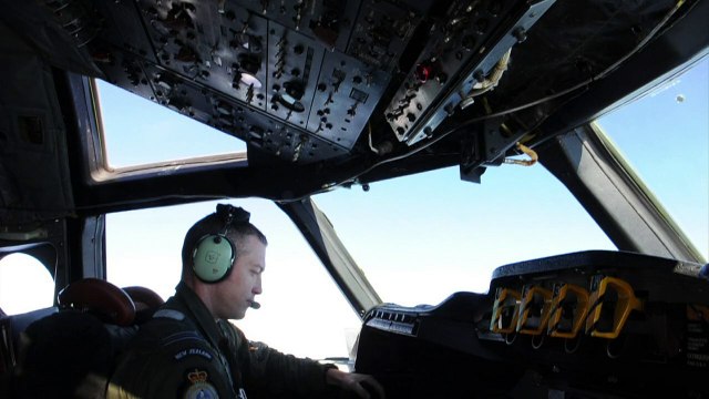 Buscas do voo da Malaysia Airlines suspensas