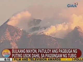 UB: Bulkang Mayon, patuloy ang pagbuga ng puting usok dahil sa pagsingaw ng tubig