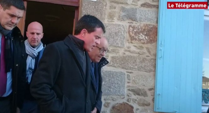 Lamballe. Manuel Valls giflé