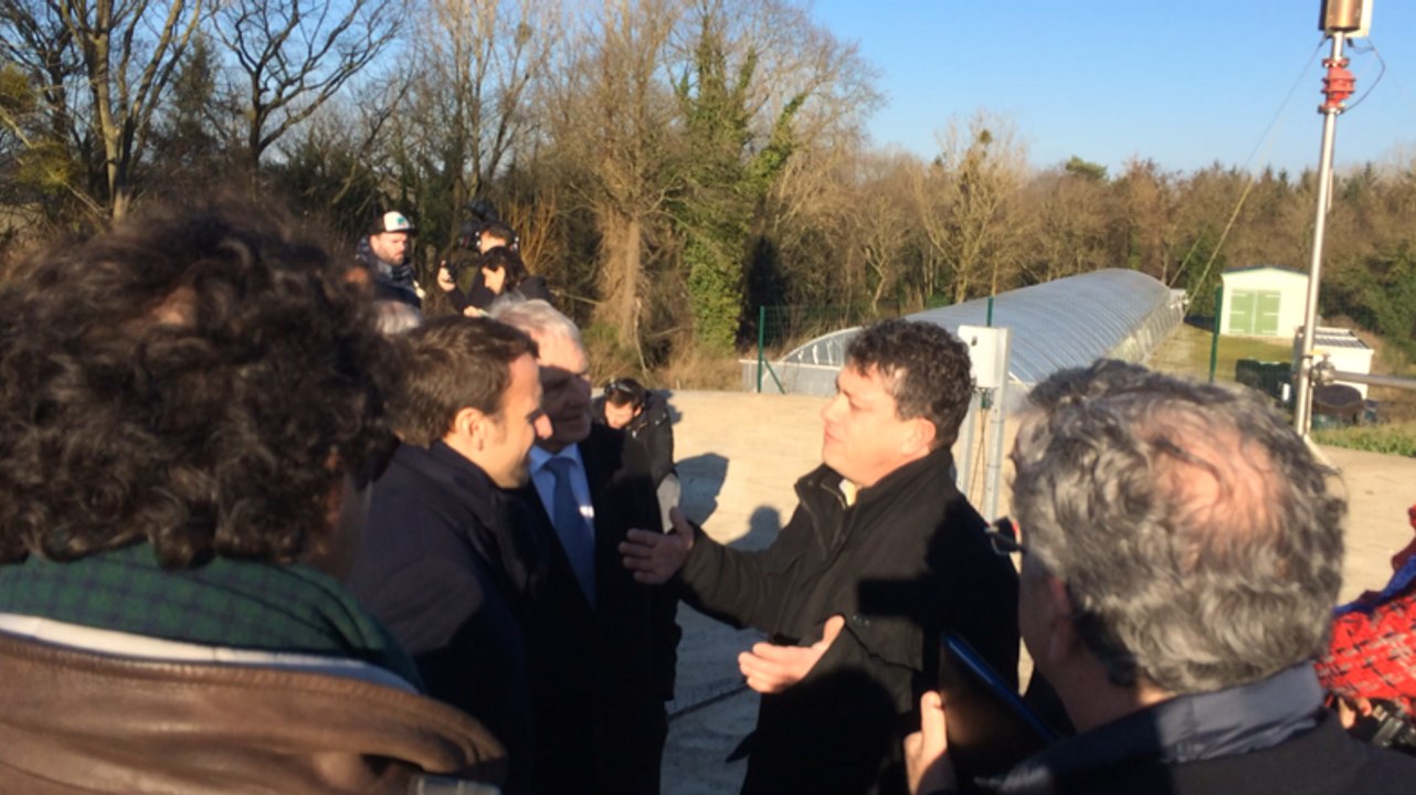 Macron en visite dans un élevage porcin a Moustoir-Rémungol