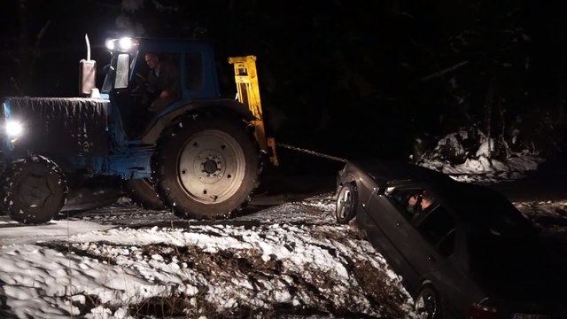 Fail : Dépannage d'une voiture avec un tracteur