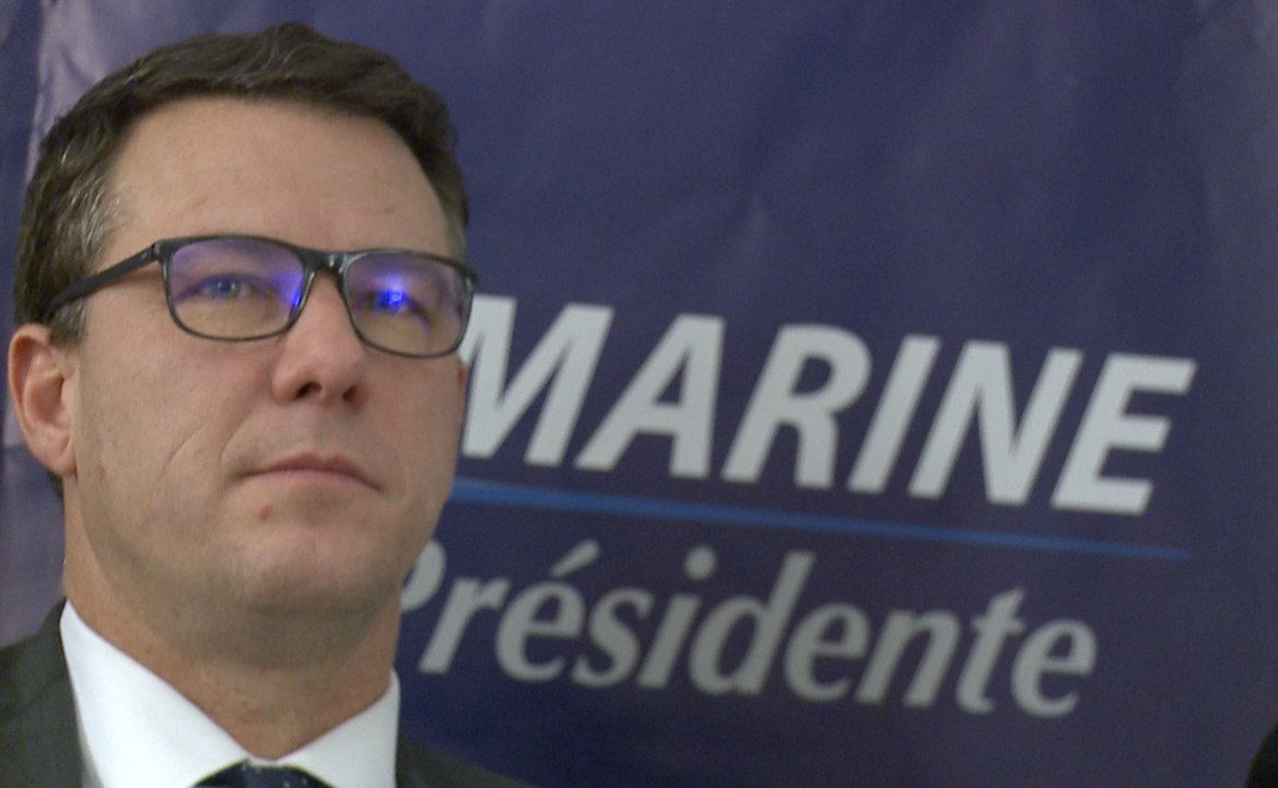 Présidentielle: le "nettoyeur" de Marine Le Pen en pleine action à Grenoble