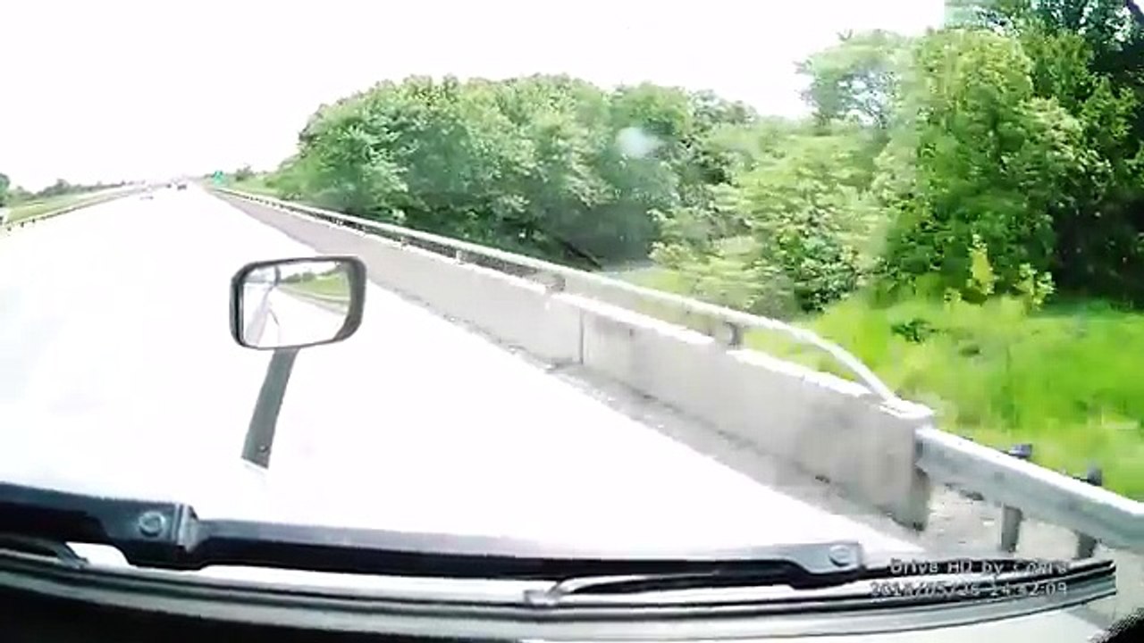 Truck crash   Car accident (Dashcam) 06 2016 #10 2016-05-26 Crash - Wreck IL I-55 MM197 (USA)