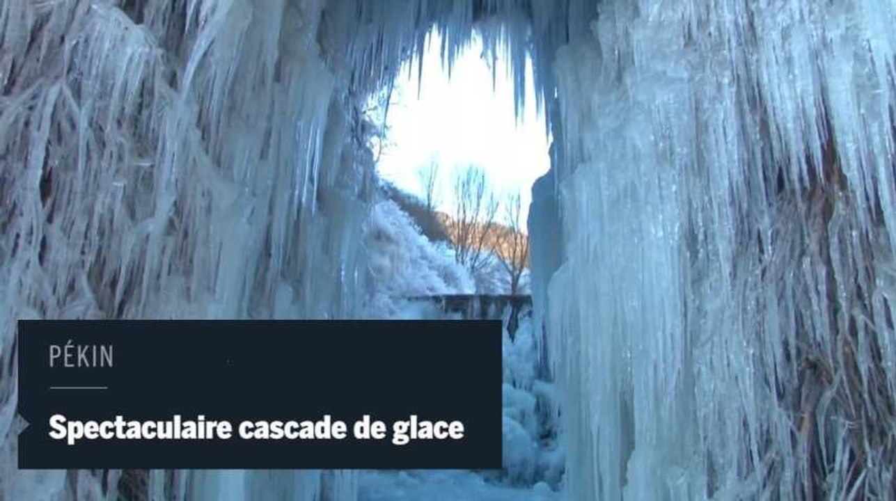Spectaculaire cascade de glace dans la banlieue de Pékin
