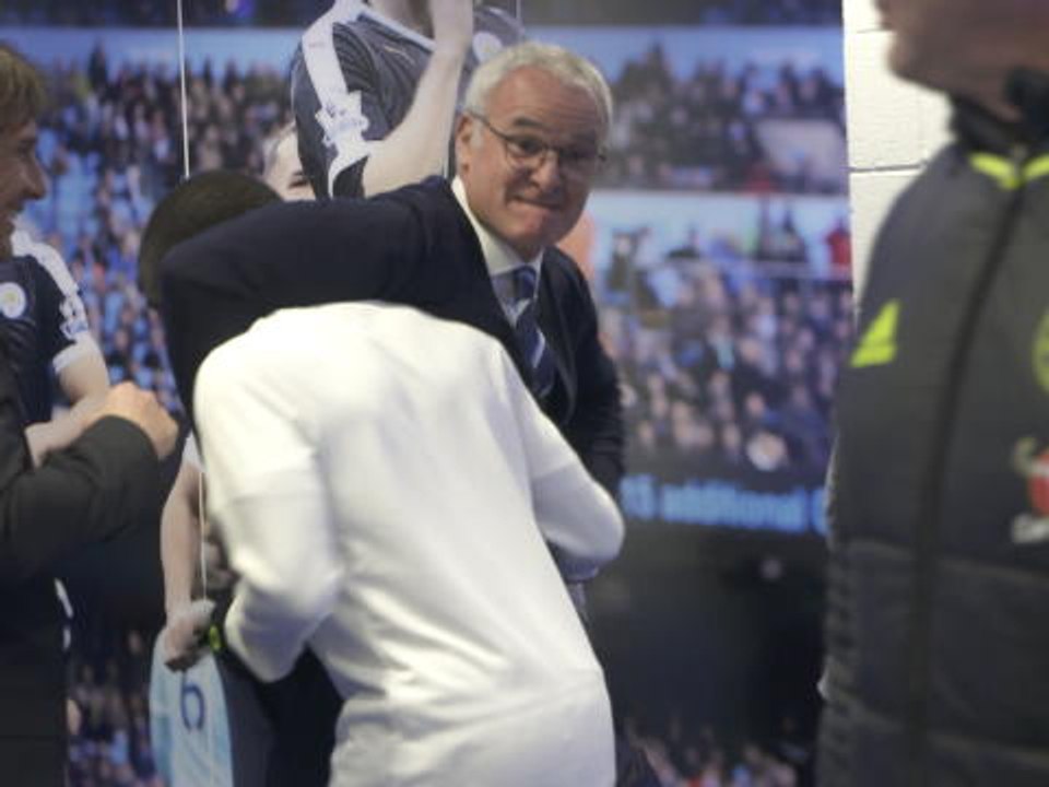 Ranieri greets Kante with headlock