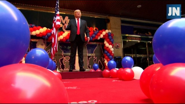 +18 | Femen Topless Girl Protest Against Donald Trump Statue | JAN2017