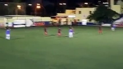 Video/ Shkojnë për të shikuar fëmijët e tyre duke luajtur, por sherr si ky s'keni parë!