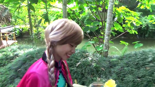 ЗАМОРОЖЕННЫЕ ЭЛЬЗА ПРОТИВ ЦВЕТНЫХ ШАРИКОВ ДЛЯ ВАННЫ !Ж/ Человек-Паук #Анна, Халк ! Забавный супергерой в реальной жизни