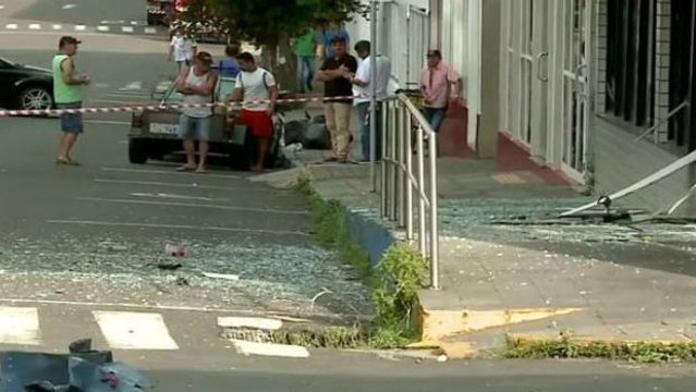 Bandidos explodem caixas eletrônicos em cidade gaúcha