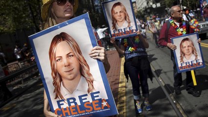 Barack Obama, Chelsea Manning'in WikiLeaks'e yüzbinlerce gizli belge sızdırdığı gerekçesiyle 2013'te aldığı 35 yıl hapis cezasının hafifleştirilmesini talep etti