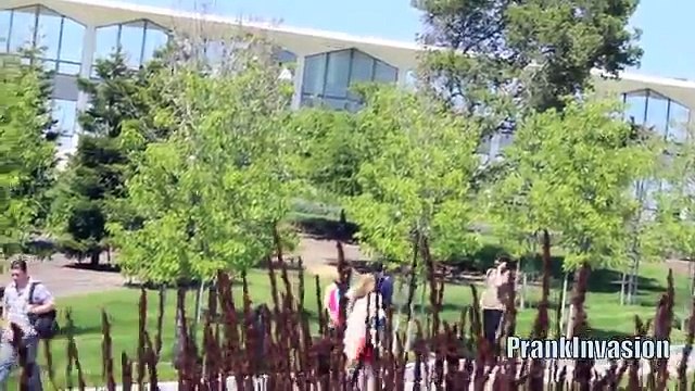 YES prankinvasion Comment embrasser une fille en moins de 5 secondes 4