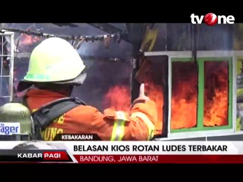 Kebakaran Besar Hanguskan Belasan Kios, Bengkel dan Restoran