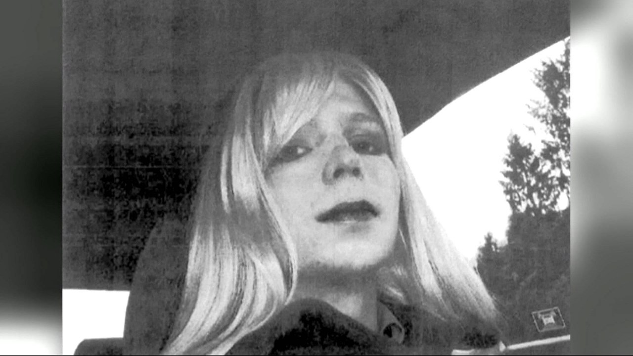 Obama commutes Chelsea Manning's prison sentence