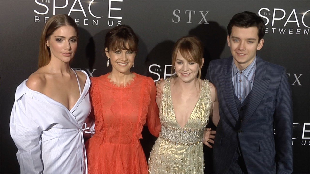 Carla Gugino, Asa Butterfield, Britt Robertson, Janet Montgomery "The Space Between Us" Premiere