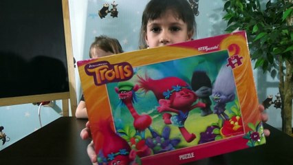 Пазлы тролли 160 элементов. Ильвина уснула не собрав до конца.