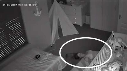 Cette maman a une technique de ninja pour éviter de réveiller son fils