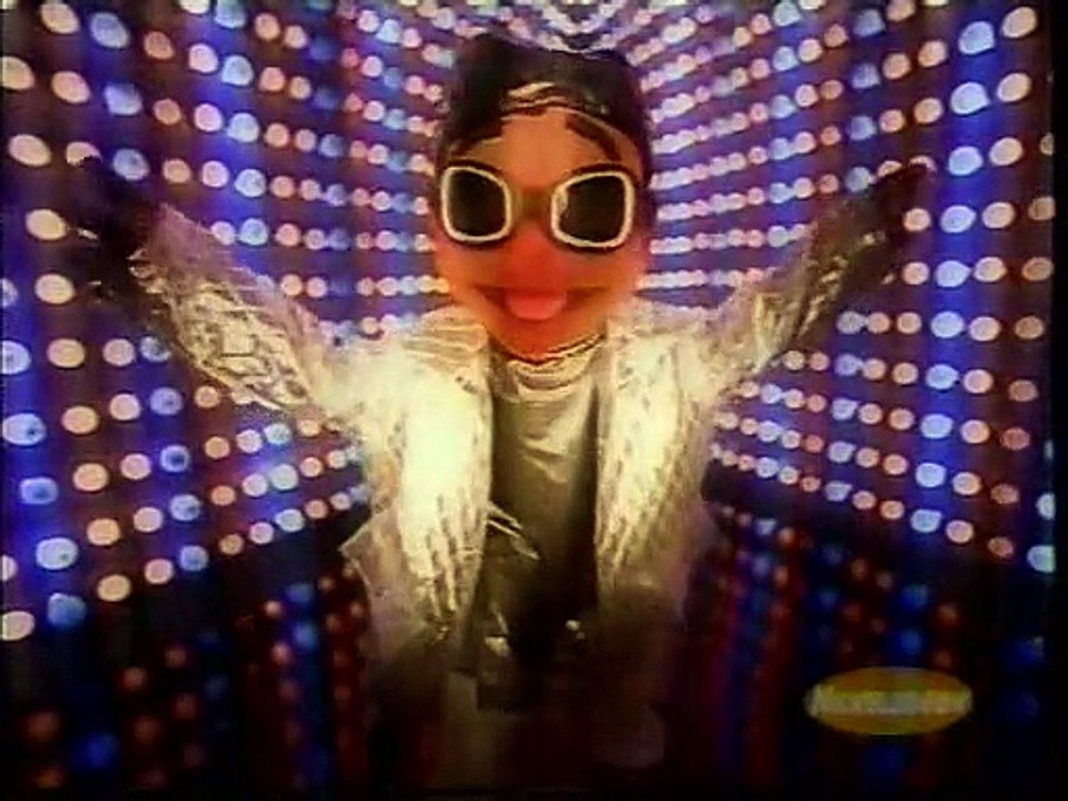 Cousin Skeeter S01e01 A Family Thing