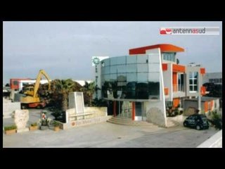 TGSRVgen17 24enne schiacciato nella pressa