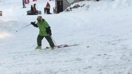 Ivre, il n'arrivera jamais à monter sur ses skis