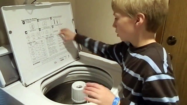 On fait de la musique avec ce qu'on peut... Lui c'est une machine à laver