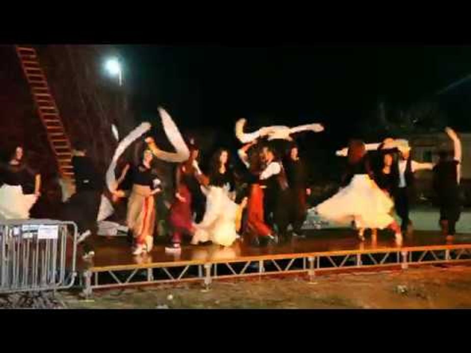 Fuochi d'artificio e pizzica: la Focara si accende a ritmo di musica