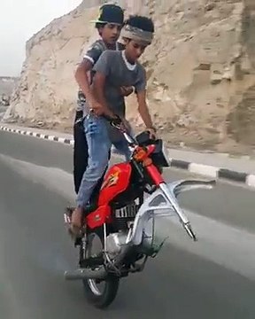 street boy amezing stunt-new 2017. bike stunt