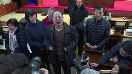 Familiares exigem que buscas por MH370 continuem