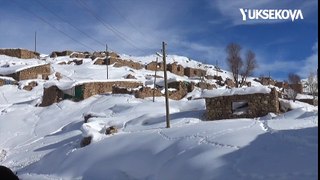 Yüksekova'da çığ tehlikesi nedeniyle açılamayan köy yolu açıldı