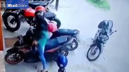 Woman performs astonishing 41 point turn in large parking space