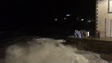 Une équipe de télévision prend l'eau à Saint-Malo