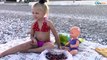 Ярослава и Кукла Ненуко – купаемся на море. Видео для детей. Nenuco Doll Bath Time