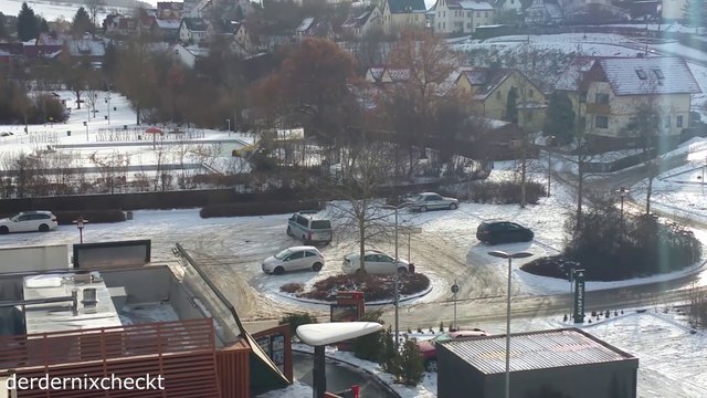 Allemagne : Ils font du drift avec une voiture de police