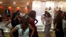 عروس تونسية تستقبل زوجها بلوحة راقصة غاية في الروعة