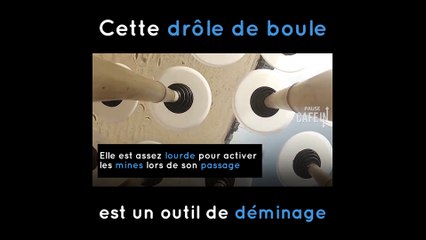 "Mine Kafon", la boule qui démine les sols afghans