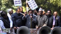 Congress workers gherao RBI office to protest demonetisation