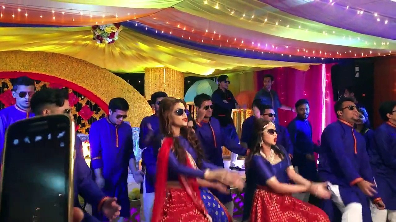 Bangladeshi Mehedi Dance With "Kala Chasma"- Best Holud Dance Of 2017