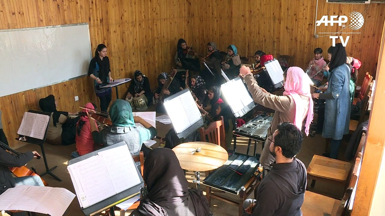 'Sohra': Afghanistans erstes Frauen-Orchester spielt in Davos