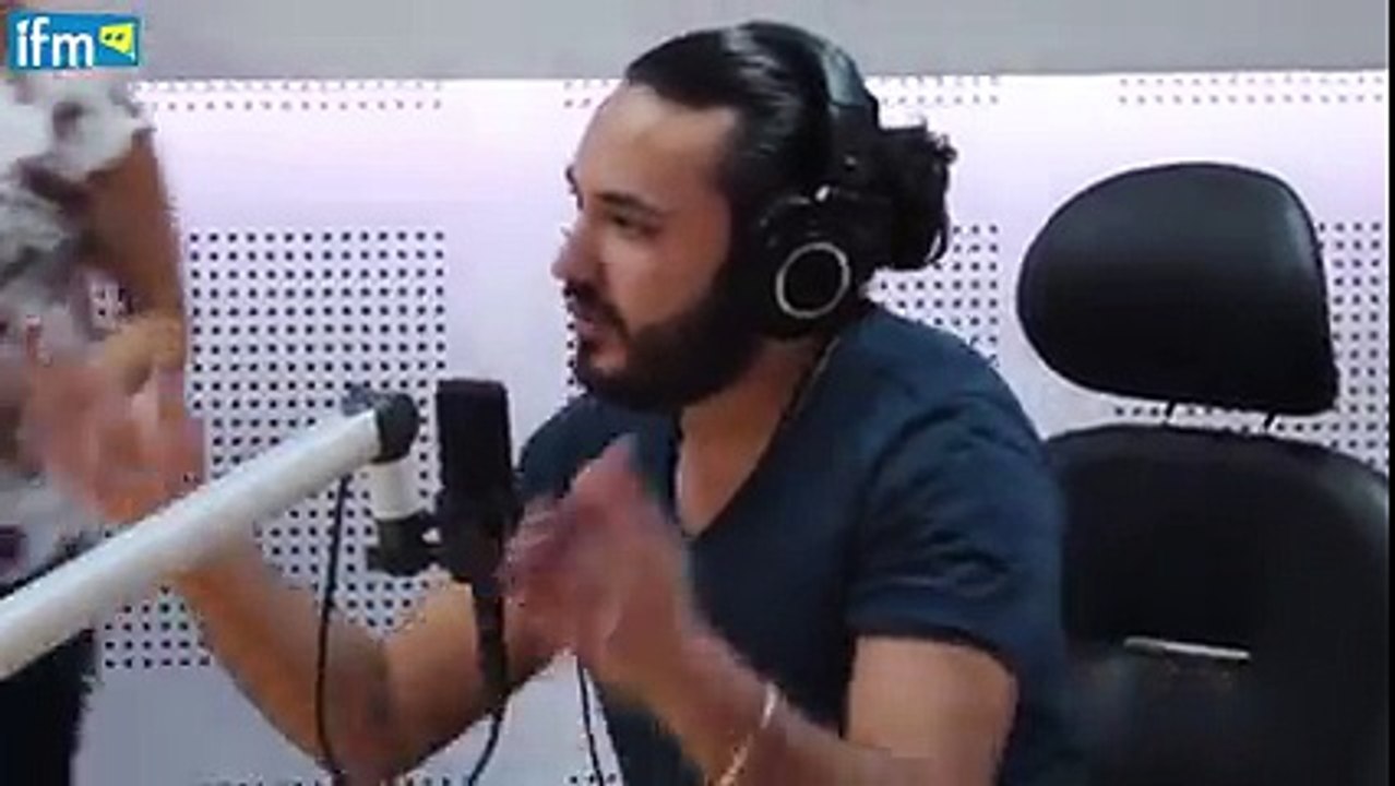 كريم الغربي يبكي على المباشر في راديو _IFM_