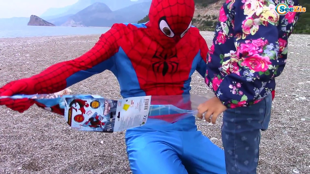 SPIDERMAN. Ярослава с Человеком Пауком запускаю...
