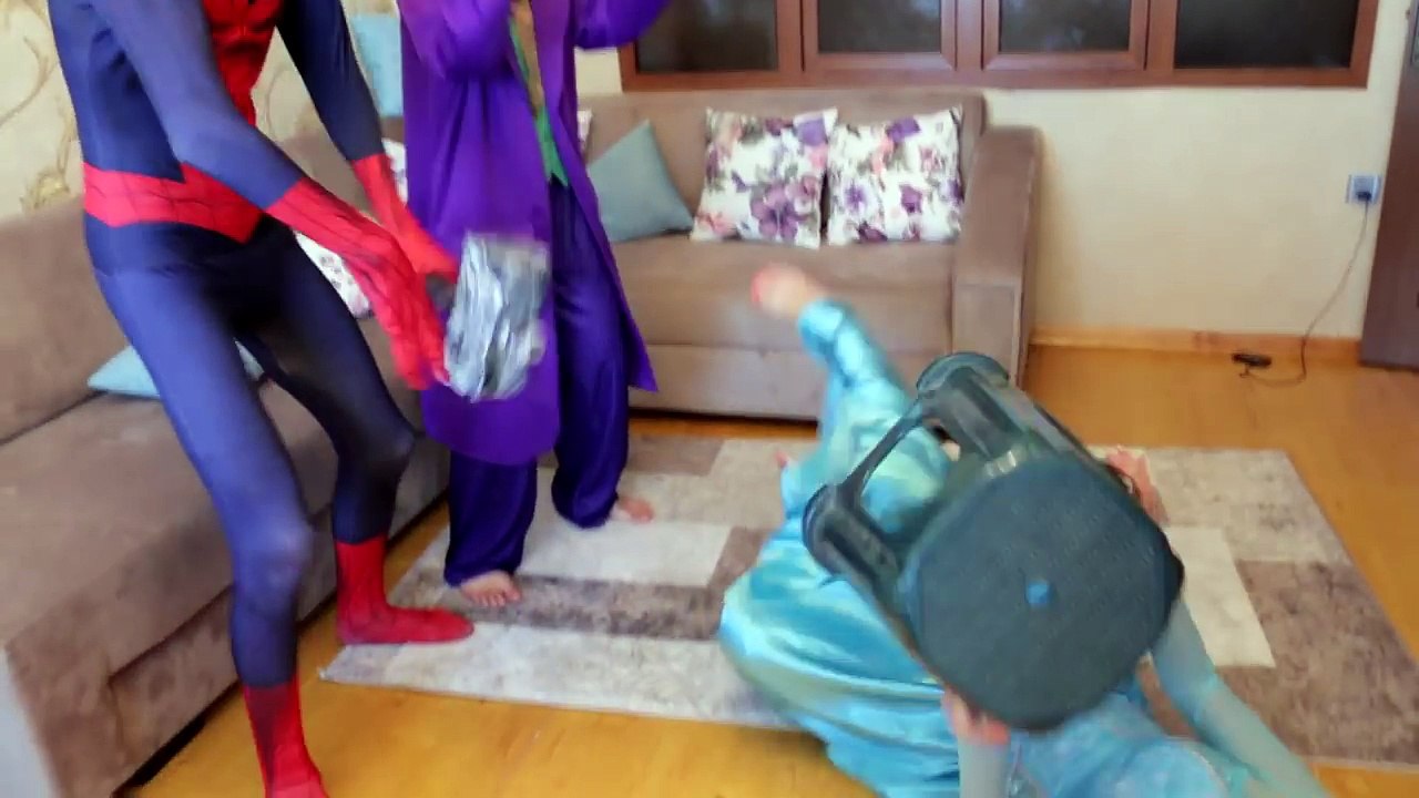 Frozen Elsa Has Muscles! – Spiderman vs Joker w Pink Spidergirl, Maleficent, Superman! Anna, Mermaid