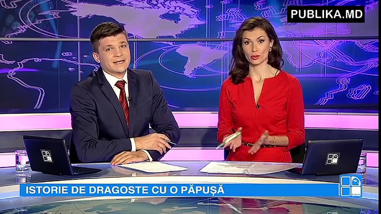 Un bărbat iubeşte o păpuşă