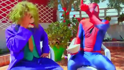 Download Video: siêu nhân người nhện spiderman và Công Chúa Frozen Elsa Ngoài Đời Thực -スパイダーマンと氷の女王エルザ