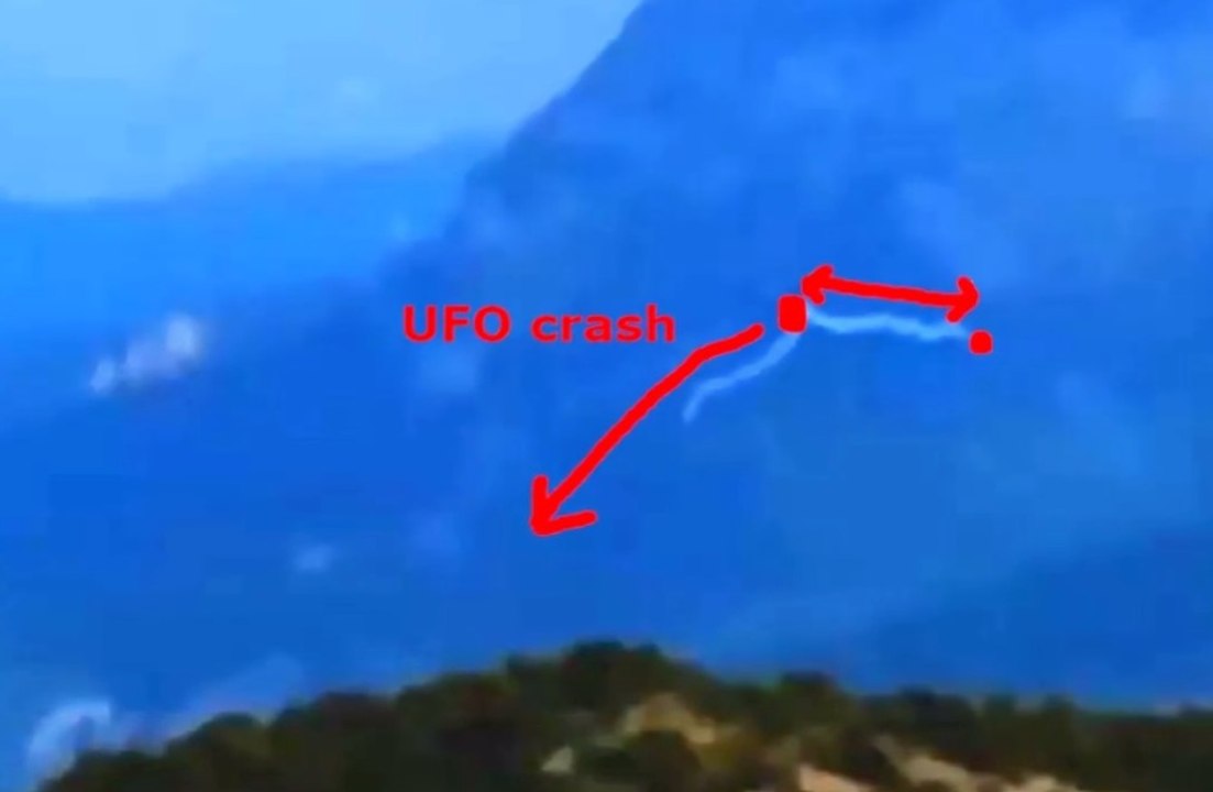 UFO hit by lightning - France 2017