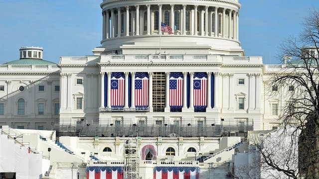 Washington yemin törenine hazırlanıyor Trump'ı protestolar sürüyor