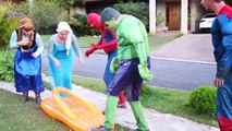 KINDER SURPRISE EGGS BATH Frozen Elsa Spiderman Anna Hulk Superman! Superhero Fun in Real Life IRL