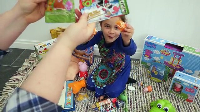 Kids Toys, Peppa Pig, Disney Princess and more in this Save the Children Charity Shop kids video