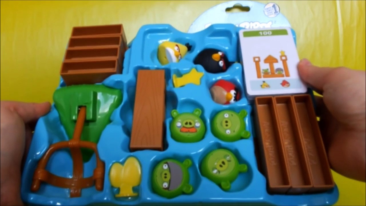 Regular and Mashems Angry Birds figures fight
