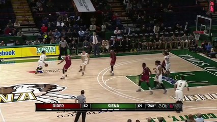 Un entraineur de basket serre des mains invisibles après une grosse embrouille avec l’équipe adverse