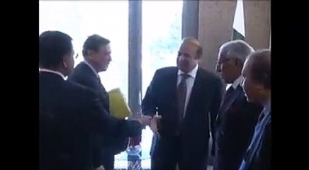 PM Nawaz Sharif meeting with CEO Standard Chartered Bank